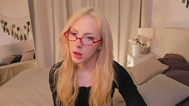 Tiffany  King online show from May 29, 2026, 5:57 am