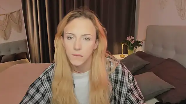 Snapshot of Tiffany__King chatting on April 15, 2026, 5:24 am Tiffany King online show from April 15, 2026, 5:24 am