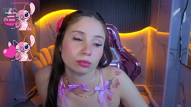 Ariana18 b online show from May 26, 2026, 1:09 pm