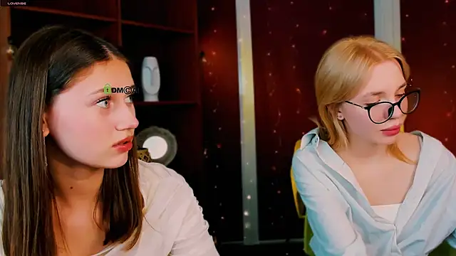 arianaa cat online show from April 14, 2026, 6:35 pm