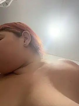 Rouse-Antonella  online show from April 5, 2026, 5:03 am