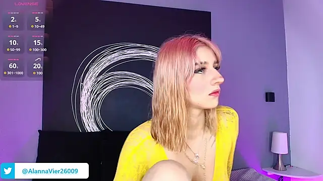 Snapshot of AlannaViera chatting on April 24, 2026, 11:45 am AlannaViera online show from April 24, 2026, 11:45 am