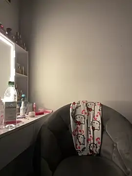 Snapshot of Just-Lilly chatting on June 9, 2026, 3:51 am Just-Lilly online show from June 9, 2026, 3:51 am