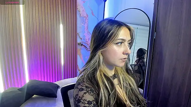 Giselle Laurens  online show from March 6, 2026, 9:32 pm