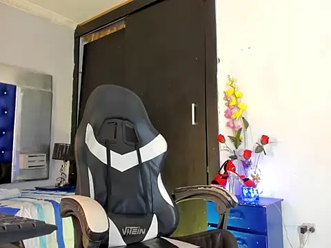 Snapshot of Ciara_HotTs chatting on March 19, 2026, 11:32 am Ciara HotTs online show from March 19, 2026, 11:32 am