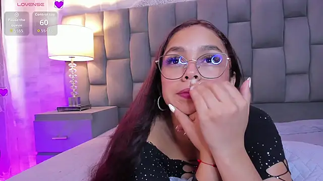 CarolineFyre online show from May 11, 2026, 4:04 pm