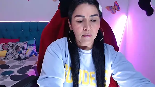 hotsweet-69 online show from April 29, 2026, 5:33 am