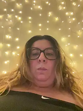 JasmineGlow7 online show from April 22, 2026, 10:27 pm