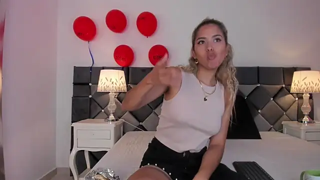 Snapshot of _Giorgiina_ chatting on February 19, 2026, 12:57 pm Giorgiina online show from February 19, 2026, 12:57 pm