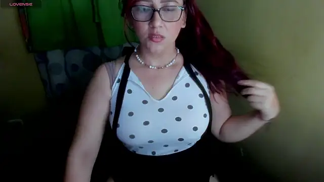 Snapshot of LuciaMiilf chatting on July 12, 2026, 6:47 am LuciaMiilf online show from July 12, 2026, 6:47 am