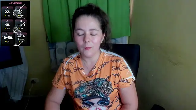 Snapshot of LuciaMiilf chatting on June 25, 2026, 9:42 pm LuciaMiilf online show from June 25, 2026, 9:42 pm