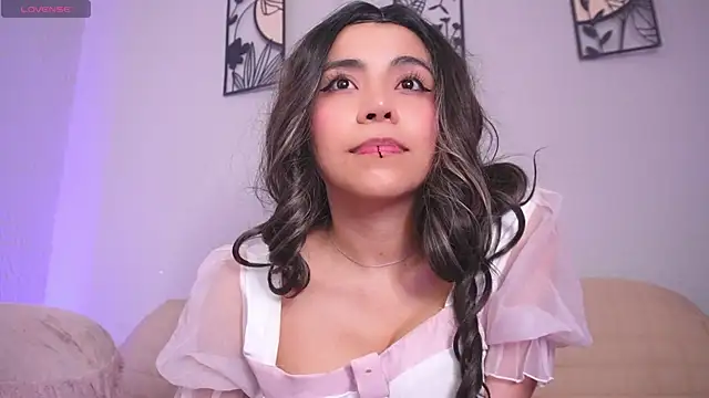 Snapshot of loveegirll1 chatting on April 15, 2026, 5:13 am loveegirll1 online show from April 15, 2026, 5:13 am