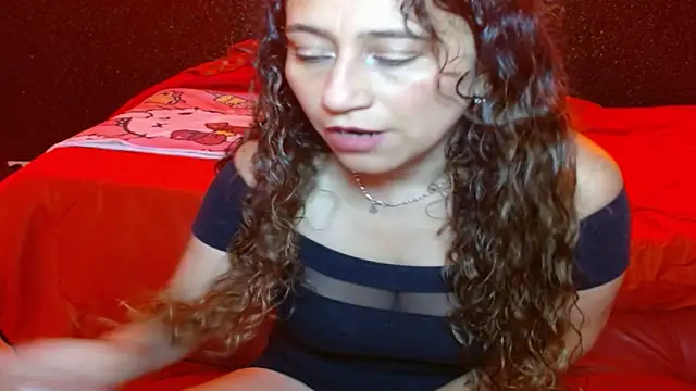 Snapshot of DirtyTemptation1 chatting on February 1, 2026, 4:44 am DirtyTemptation1 online show from February 1, 2026, 4:44 am