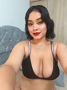 Snapshot of zoe_love18 chatting on May 5, 2026, 4:37 am zoe love18 online show from May 5, 2026, 4:37 am