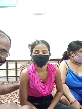 Snapshot of HoneyHush chatting on April 11, 2026, 8:40 am HoneyHush online show from April 11, 2026, 8:40 am