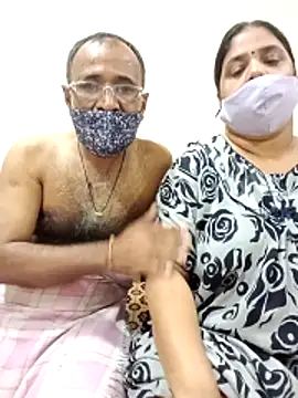 Snapshot of HoneyHush chatting on April 4, 2026, 10:44 am HoneyHush online show from April 4, 2026, 10:44 am