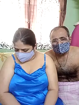 Snapshot of HoneyHush chatting on February 7, 2026, 7:05 am HoneyHush online show from February 7, 2026, 7:05 am