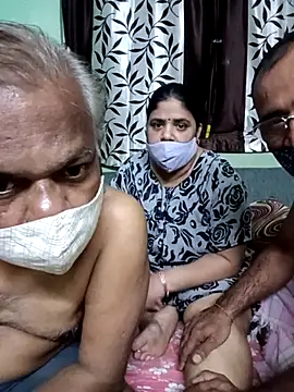 Snapshot of HoneyHush chatting on March 29, 2026, 5:25 pm HoneyHush online show from March 29, 2026, 5:25 pm