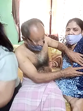 Snapshot of HoneyHush chatting on March 12, 2026, 9:35 am HoneyHush online show from March 12, 2026, 9:35 am