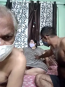 Snapshot of HoneyHush chatting on March 25, 2026, 5:34 pm HoneyHush online show from March 25, 2026, 5:34 pm