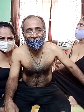 Snapshot of HoneyHush chatting on March 15, 2026, 9:49 am HoneyHush online show from March 15, 2026, 9:49 am