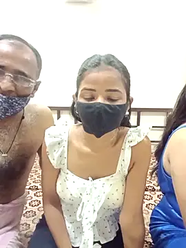 Snapshot of HoneyHush chatting on April 10, 2026, 9:49 am HoneyHush online show from April 10, 2026, 9:49 am