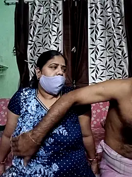 Snapshot of HoneyHush chatting on February 24, 2026, 1:12 pm HoneyHush online show from February 24, 2026, 1:12 pm