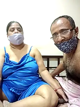 Snapshot of HoneyHush chatting on April 9, 2026, 11:05 am HoneyHush online show from April 9, 2026, 11:05 am