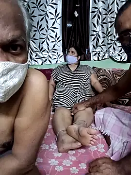 Snapshot of HoneyHush chatting on March 27, 2026, 5:14 pm HoneyHush online show from March 27, 2026, 5:14 pm