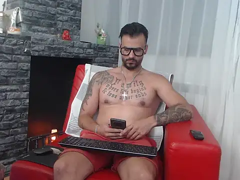 Snapshot of RyanxCole chatting on June 16, 2026, 1:33 pm RyanxCole online show from June 16, 2026, 1:33 pm