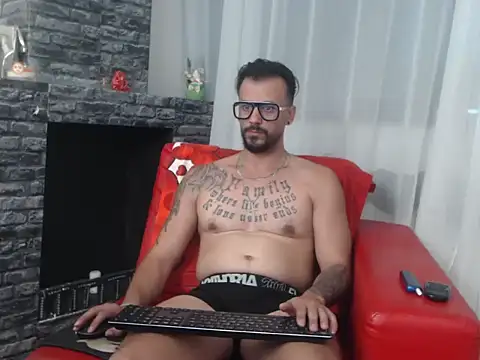 Snapshot of RyanxCole chatting on June 23, 2026, 12:25 pm RyanxCole online show from June 23, 2026, 12:25 pm