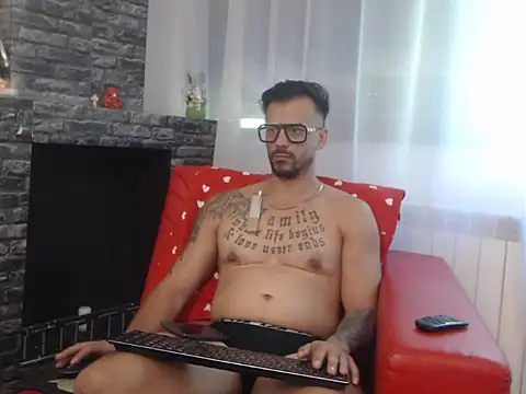 Snapshot of RyanxCole chatting on June 27, 2026, 8:20 am RyanxCole online show from June 27, 2026, 8:20 am