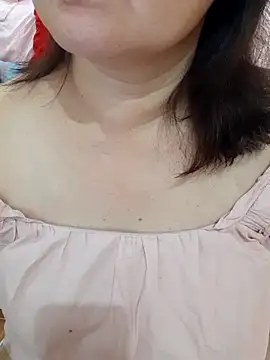 Snapshot of Yummyamasha chatting on May 9, 2026, 1:36 pm Yummyamasha online show from May 9, 2026, 1:36 pm