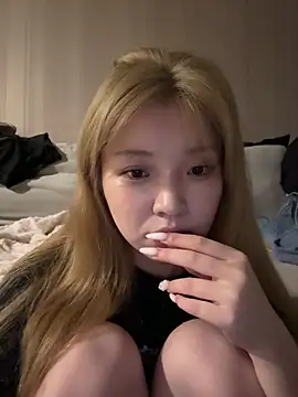 Snapshot of Rabbit-15 chatting on May 18, 2026, 1:05 pm Rabbit-15 online show from May 18, 2026, 1:05 pm