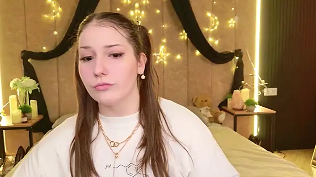 Anora Mills online show from March 26, 2026, 5:39 am