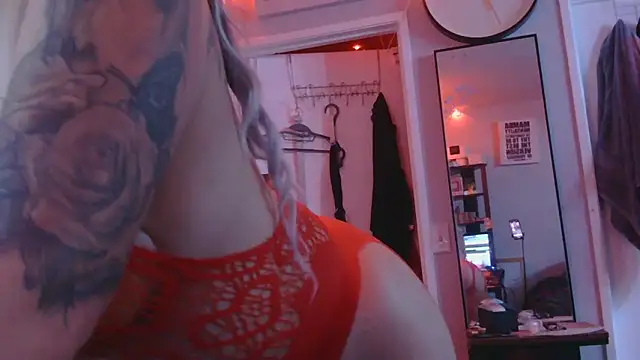 Alicethickpeach online show from April 10, 2026, 1:23 am