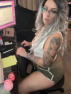 Alicethickpeach online show from June 16, 2026, 5:13 pm