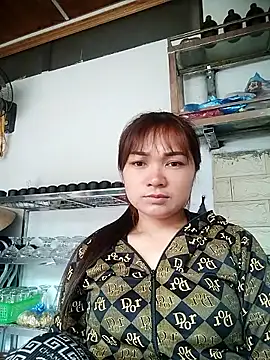 cute-hiphop online show from May 19, 2026, 3:35 am