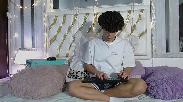 Snapshot of ian_smith_ chatting on February 9, 2026, 11:52 am ian smith online show from February 9, 2026, 11:52 am