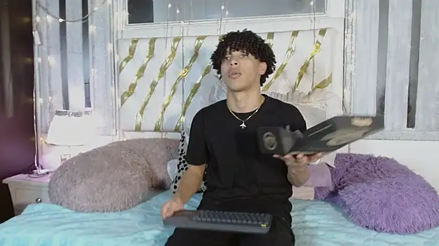 Snapshot of ian_smith_ chatting on February 27, 2026, 12:16 pm ian smith online show from February 27, 2026, 12:16 pm