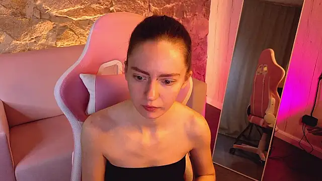 KristineValbuena online show from February 7, 2026, 1:13 am