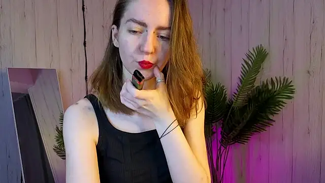 KristineValbuena online show from February 24, 2026, 1:17 am