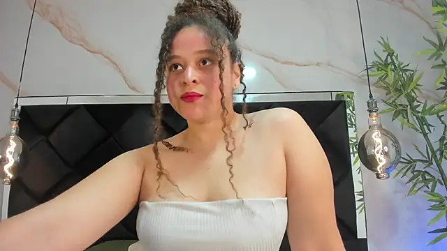 IrinaVoshh  online show from April 8, 2026, 7:15 pm