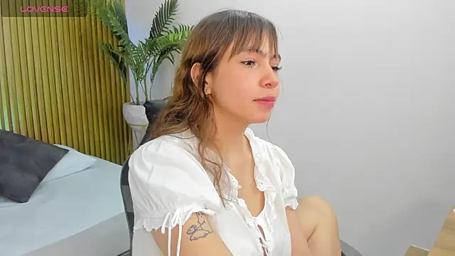 milaack  online show from February 13, 2026, 7:36 pm