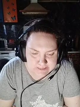 Snapshot of MaryShiny_ chatting on April 13, 2026, 8:18 am MaryShiny online show from April 13, 2026, 8:18 am