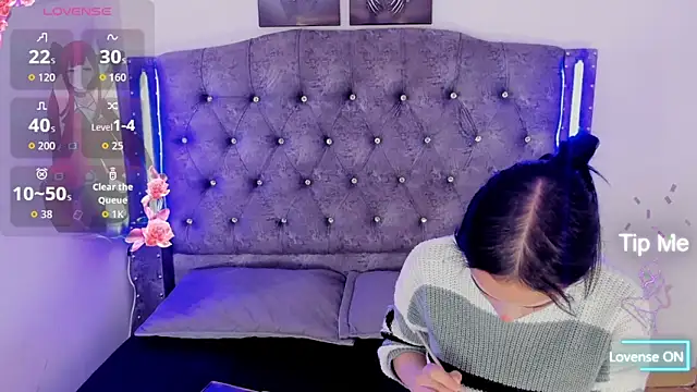 Naughty Elegance online show from February 26, 2026, 12:27 pm