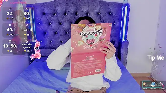 Naughty Elegance online show from February 19, 2026, 11:51 am