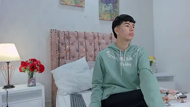 Snapshot of noah_lewiss chatting on February 20, 2026, 10:39 am noah lewiss online show from February 20, 2026, 10:39 am