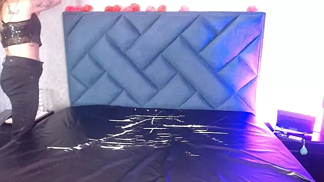 Lia tomson online show from February 21, 2026, 7:05 pm