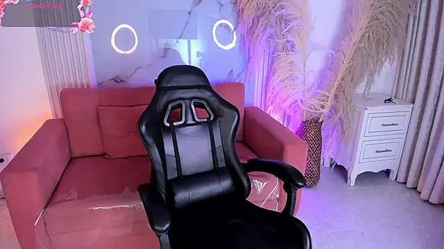 valeriekhaleesi online show from February 4, 2026, 8:15 pm